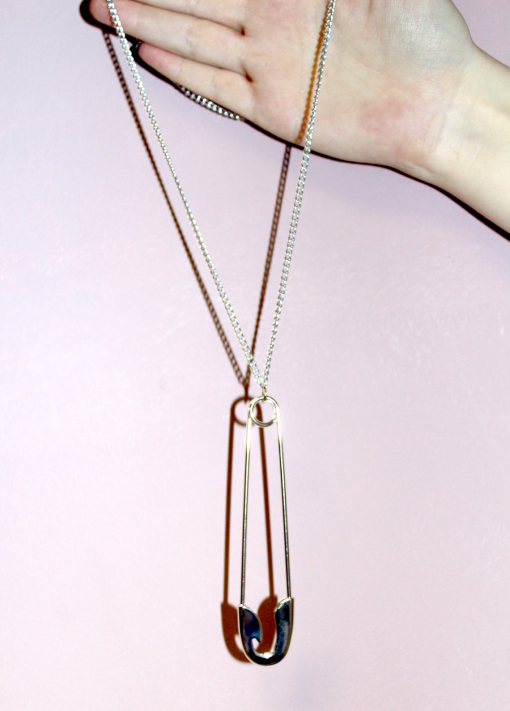 HANDMADE SAFETY PIN PUNK NECKLACE - Image 3