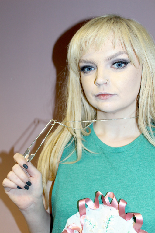 HANDMADE SAFETY PIN PUNK NECKLACE - Image 4