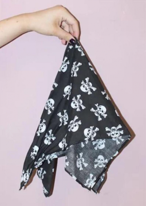 BLACK & WHITE SKULL PRINT BANDANA - Image 2