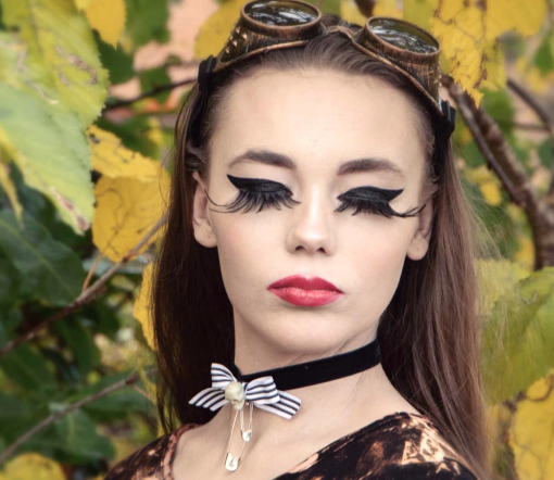 BLACK SKULL & STRIPE SAFETY PIN CHOKER - Image 2