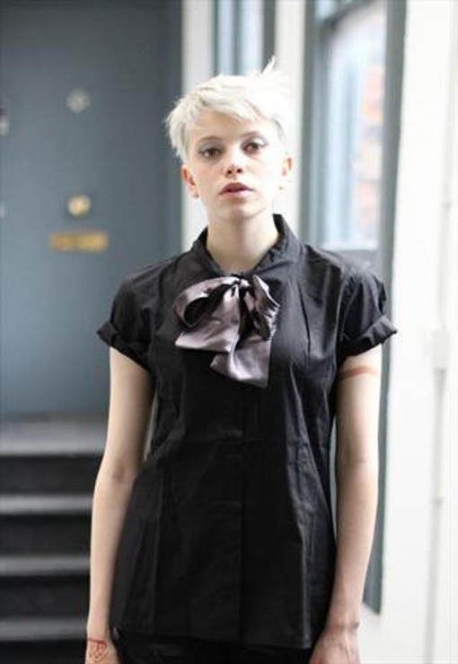 BLACK SATIN NECK BOW SHIRT - Image 4