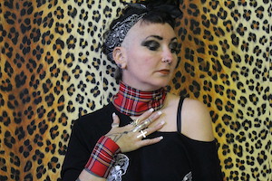 RED TARTAN HIGH NECK CHOKER