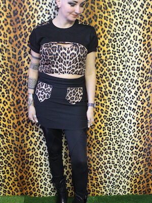 BLACK LEOPARD PRINT SHOULDER TRIM CROP TOP