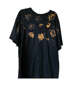 BLACK UNISEX HAND-DYED HEART AND ROSES PRINT GRUNGE TEE